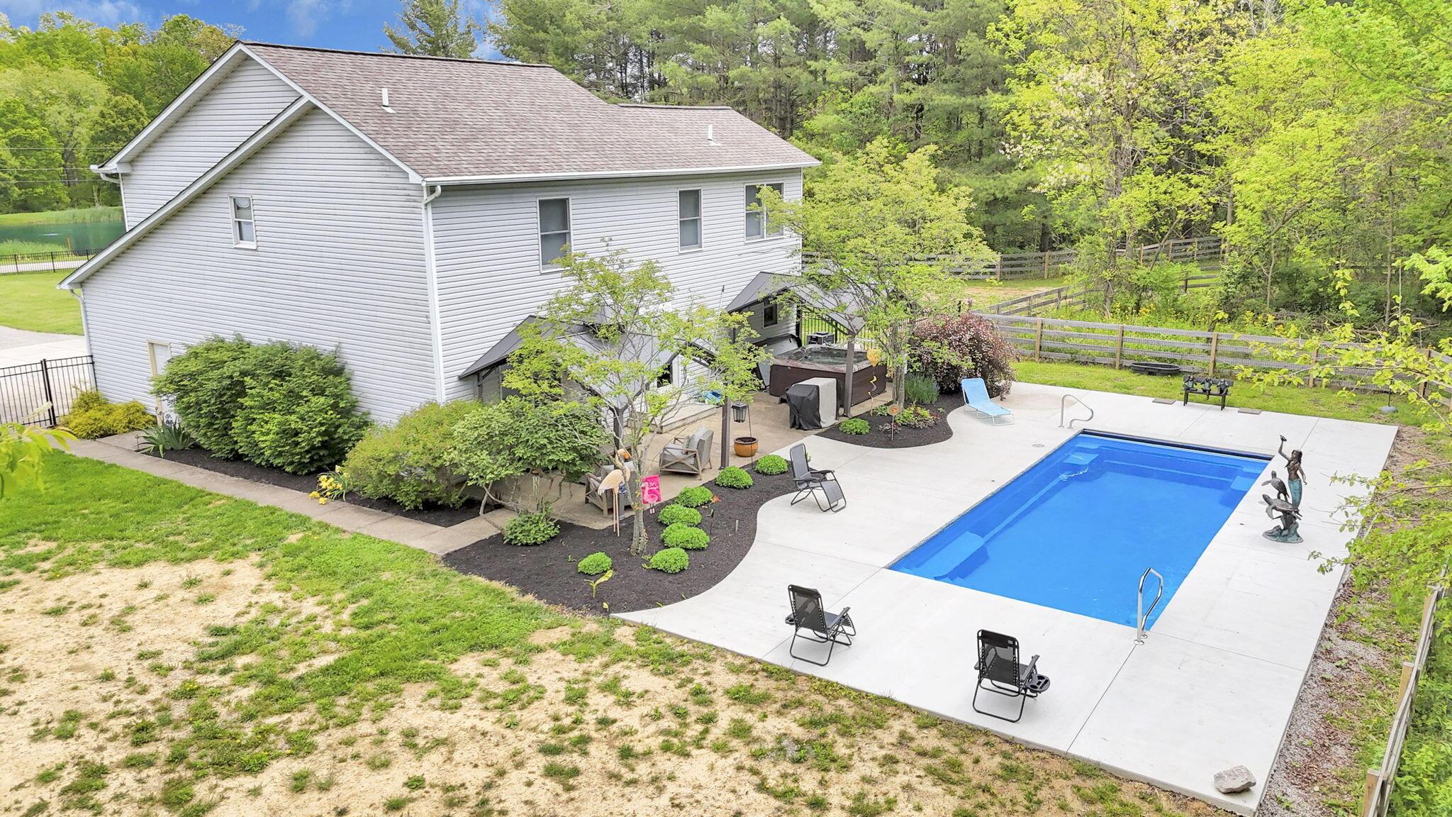 1368 Coonpath Road NW