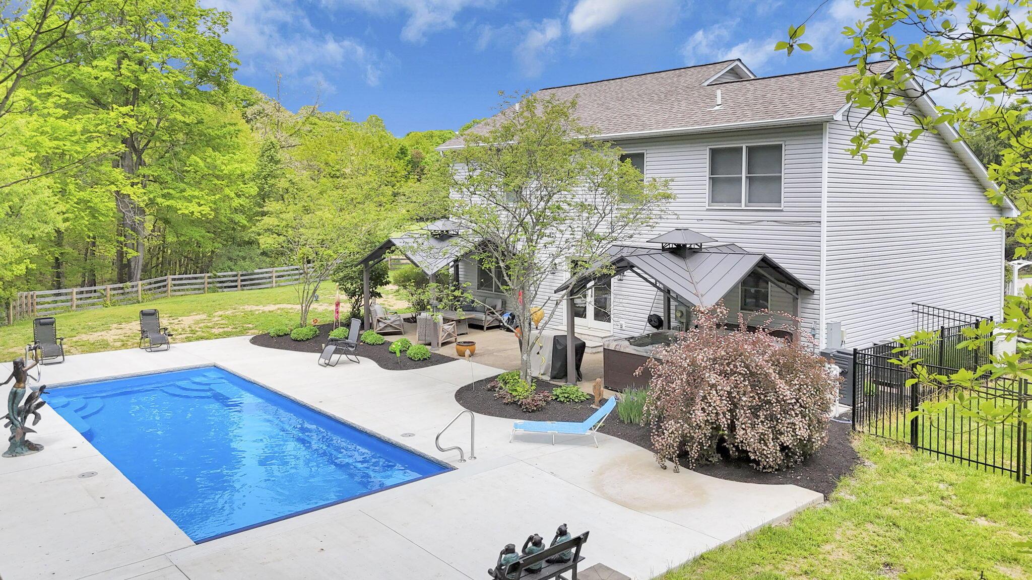 1368 Coonpath Road NW