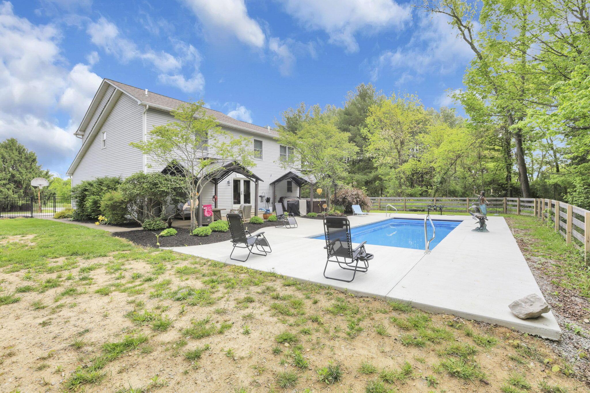 1368 Coonpath Road NW