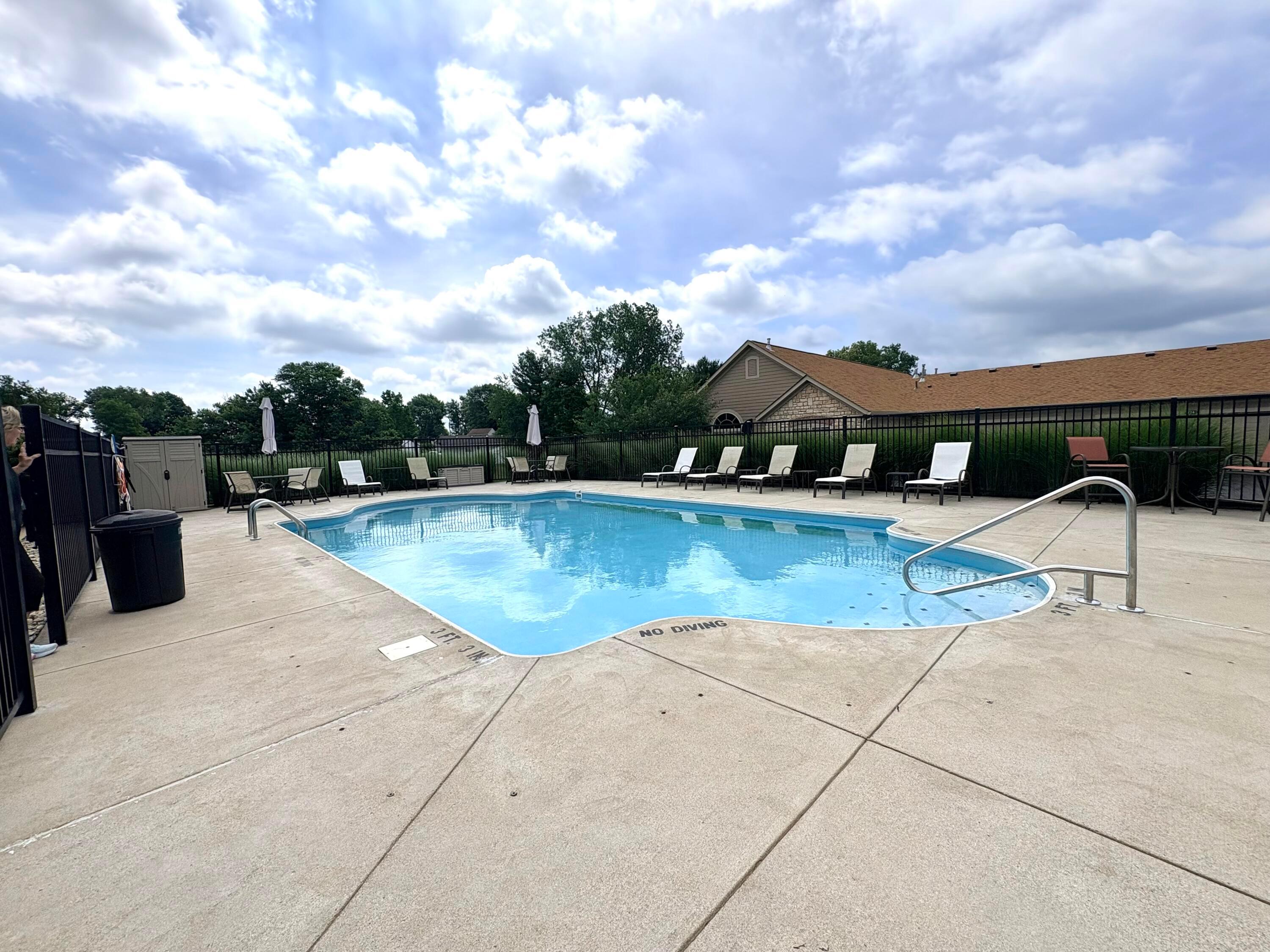 793 Lambton Circle W