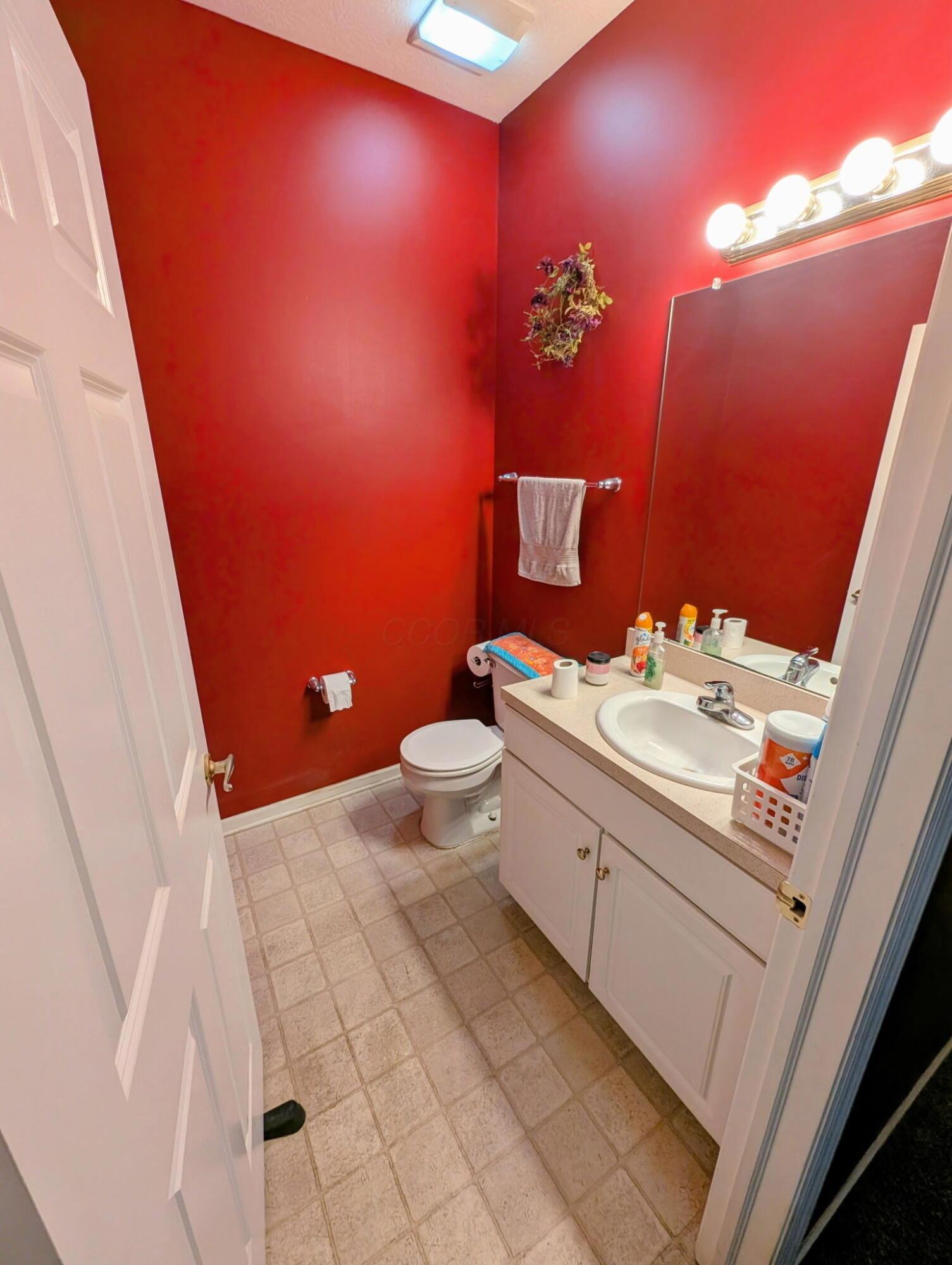 793 Lambton Circle W