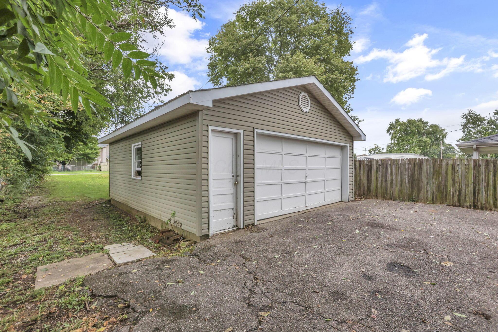 643 E Walnut Street
