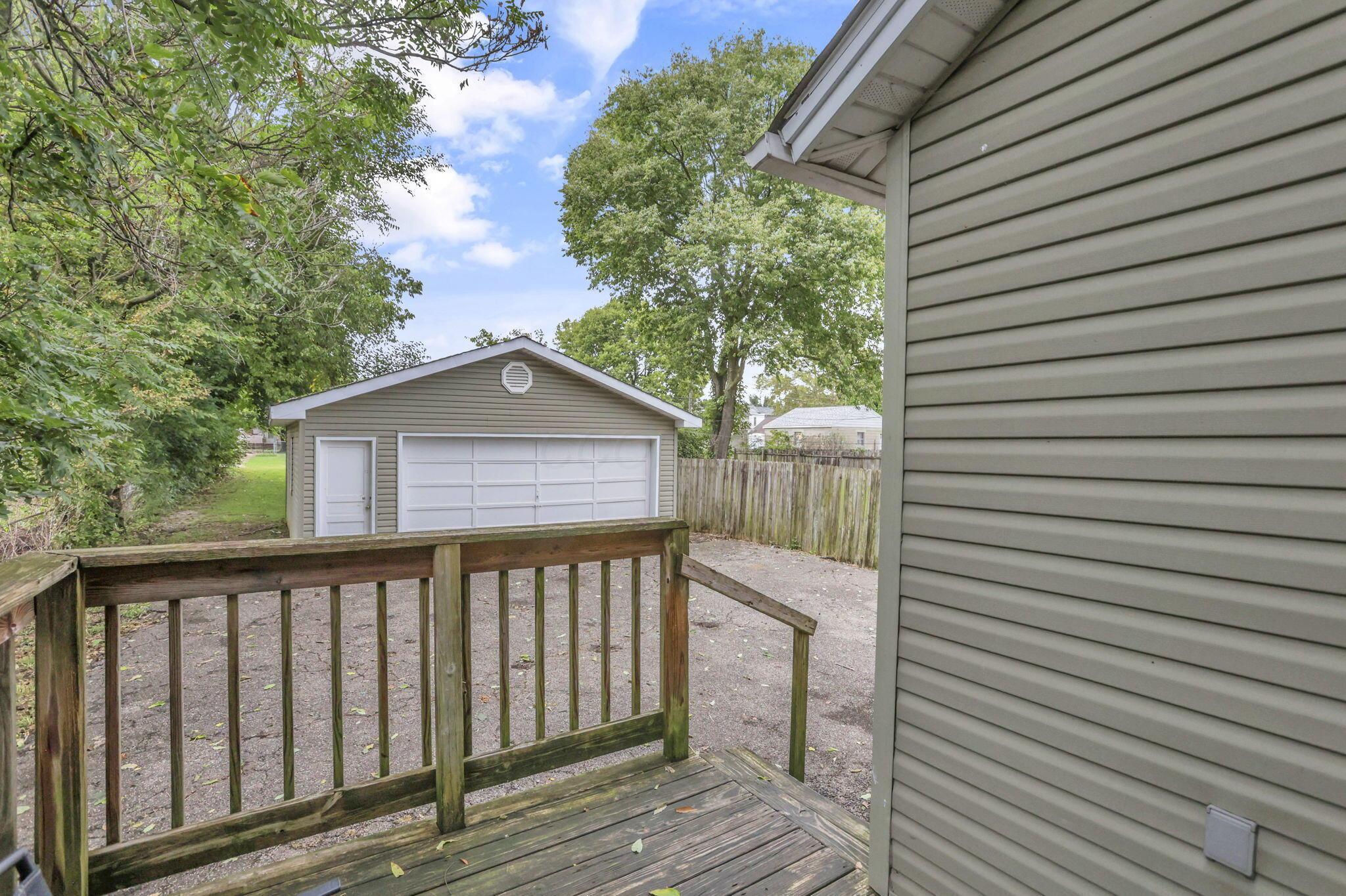 643 E Walnut Street
