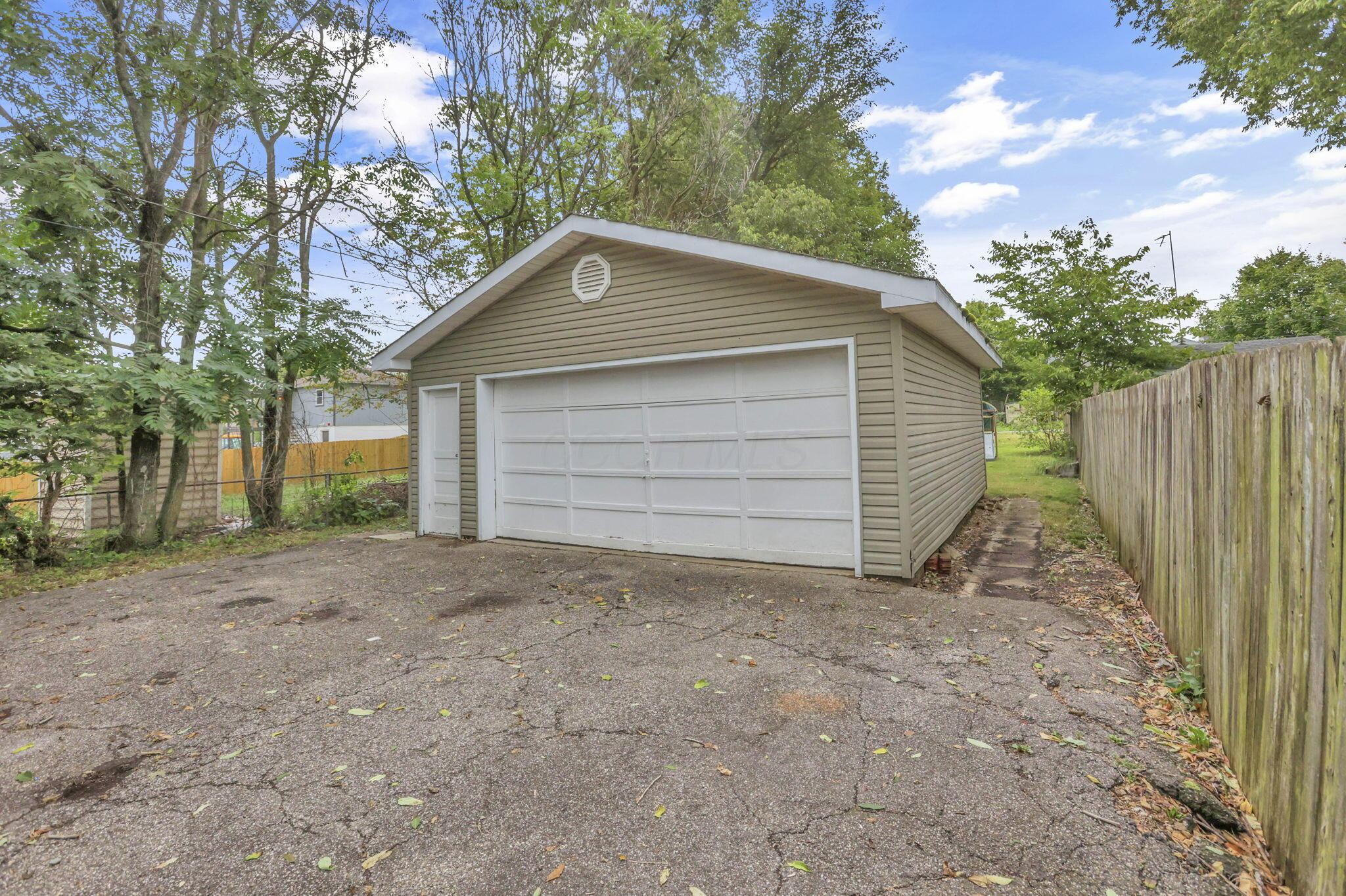 643 E Walnut Street
