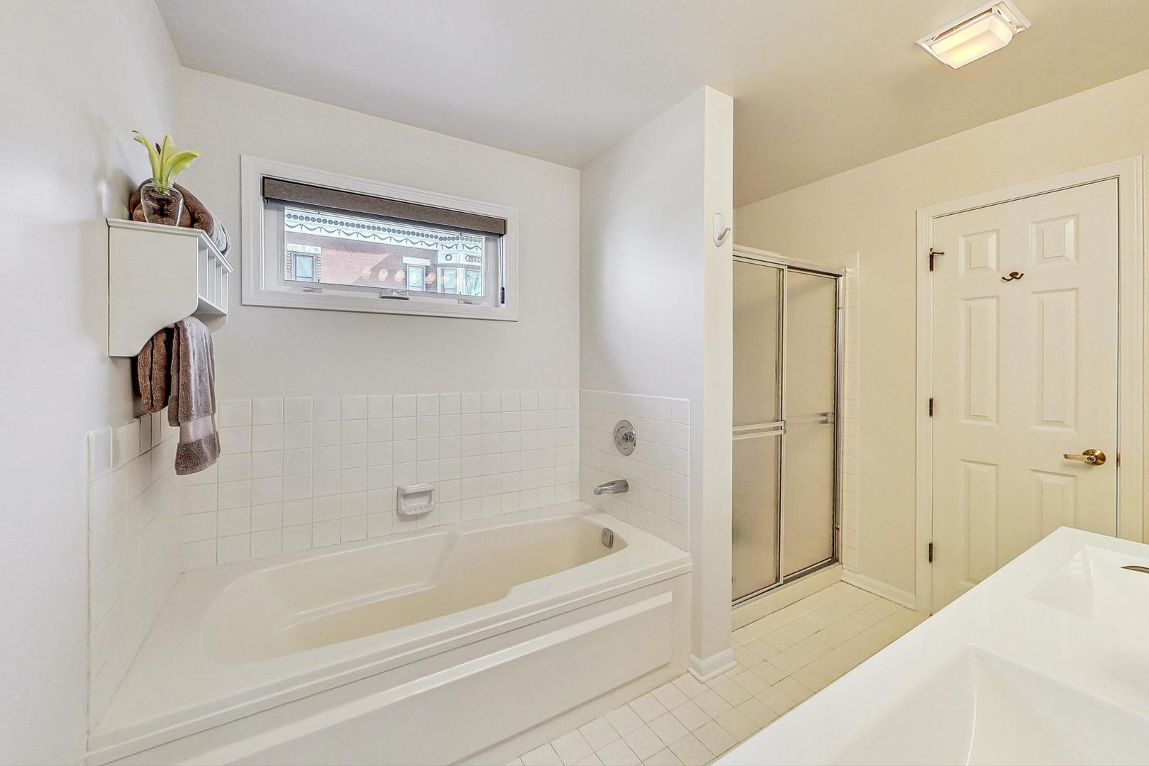 1135 W Roscoe Street