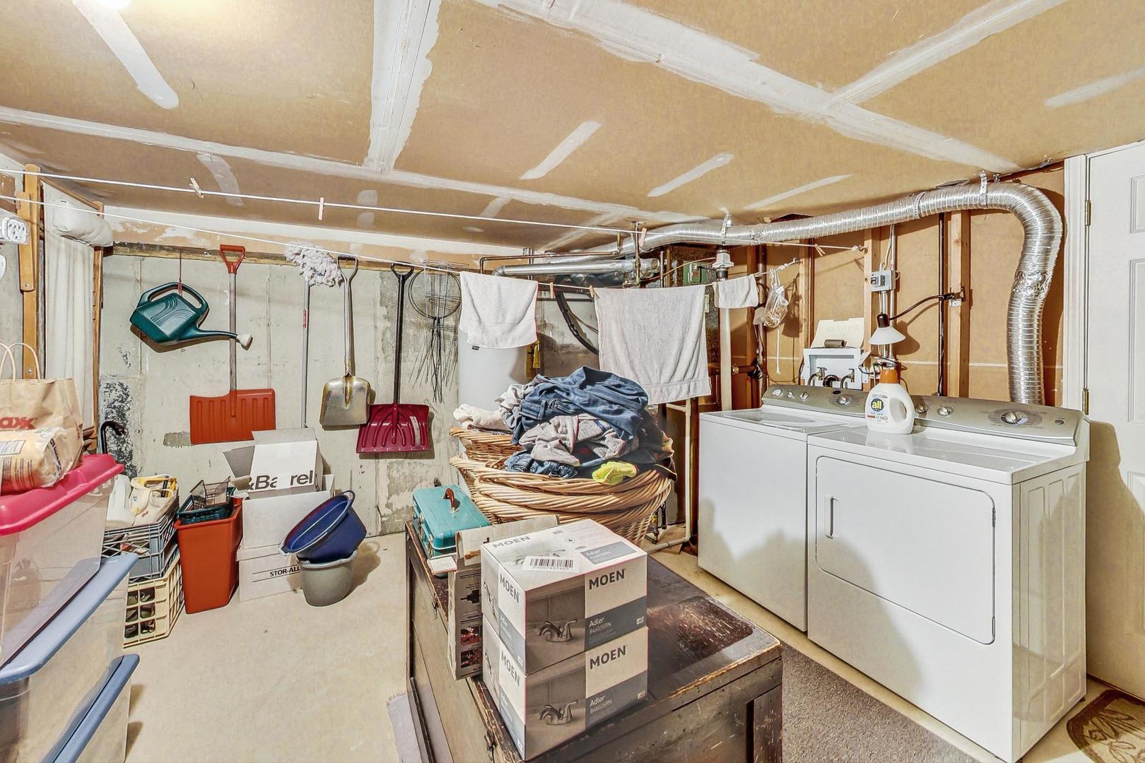 1135 W Roscoe Street