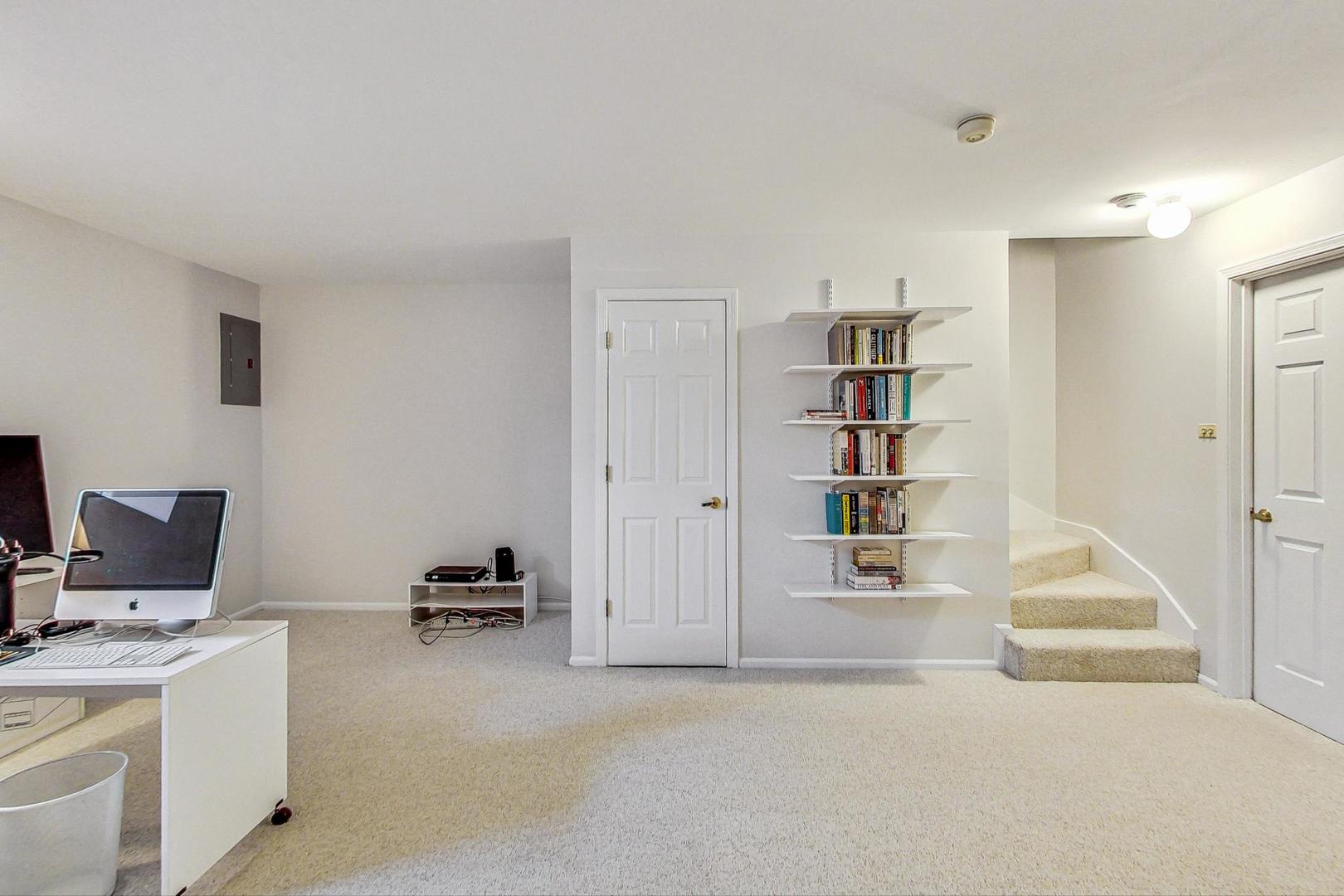 1135 W Roscoe Street