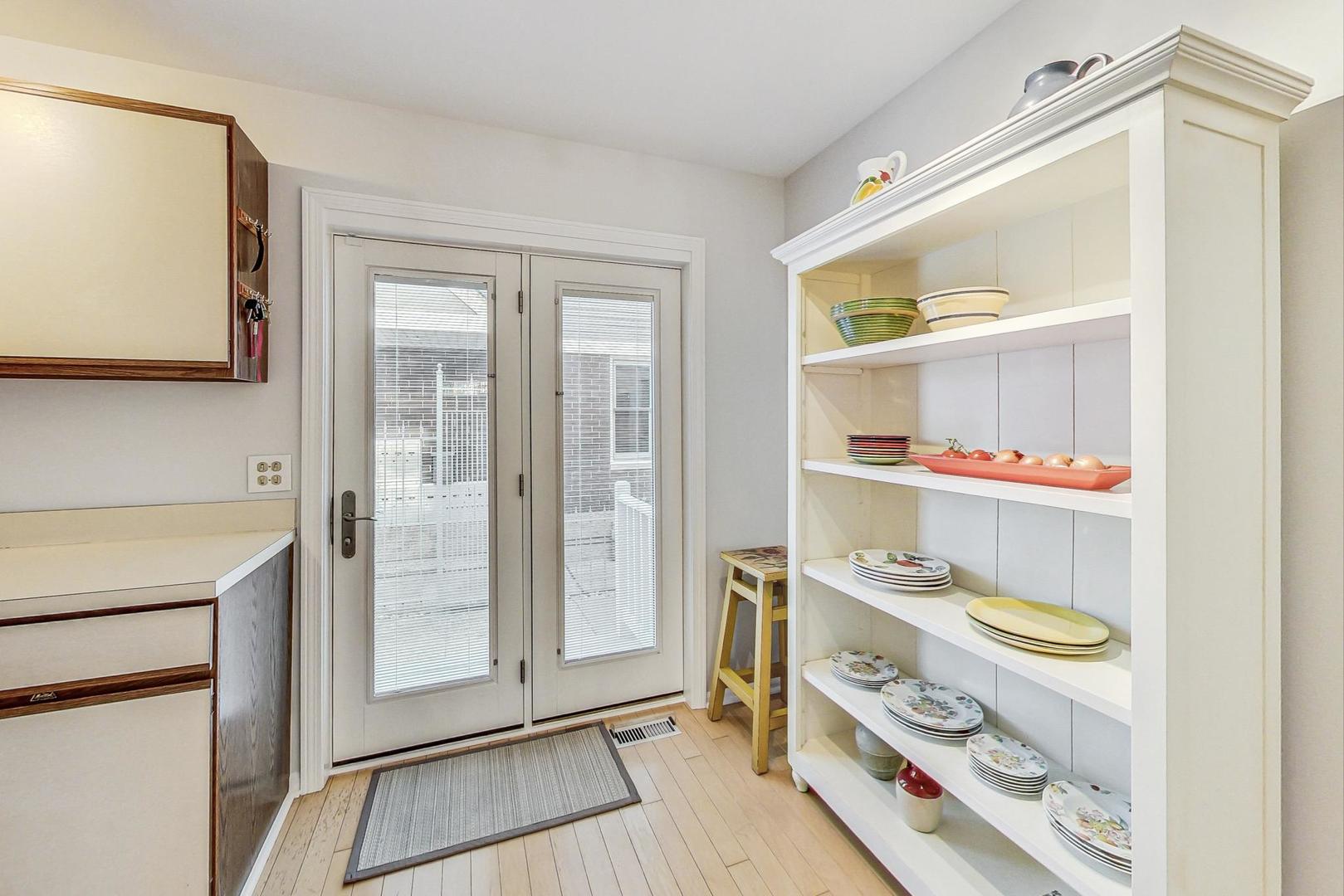 1135 W Roscoe Street