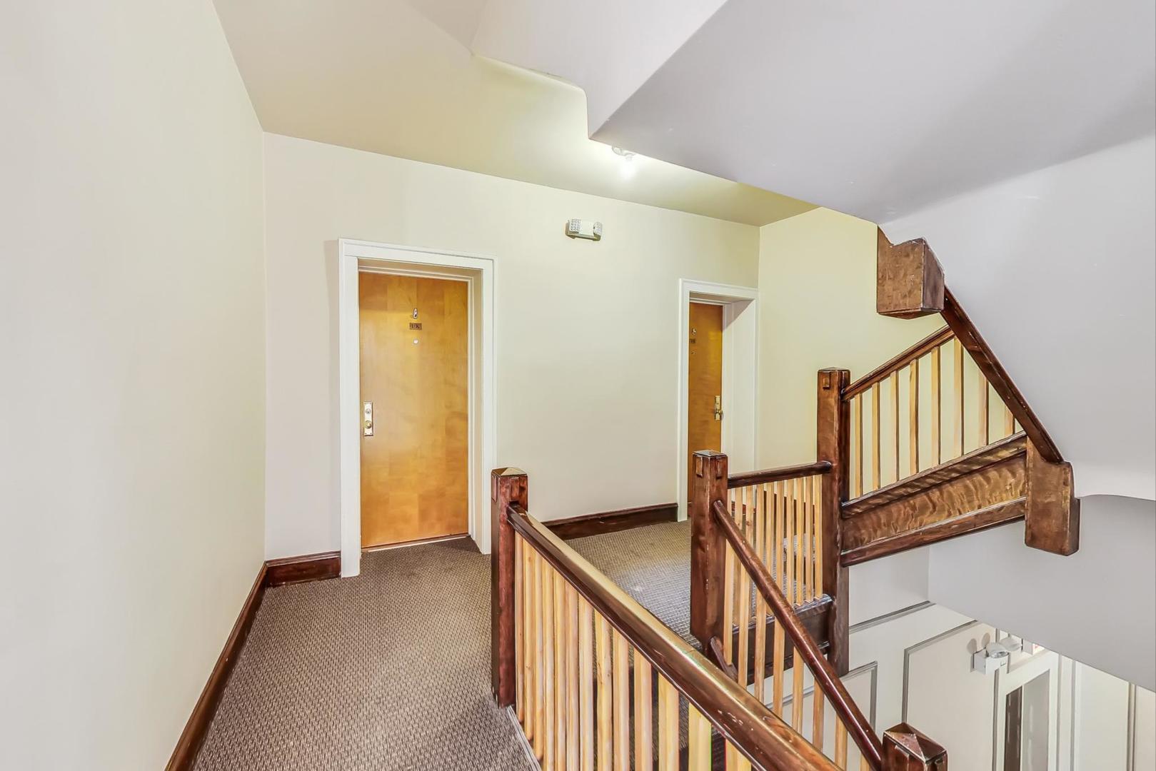 1200 W Sherwin Avenue Unit: 1J