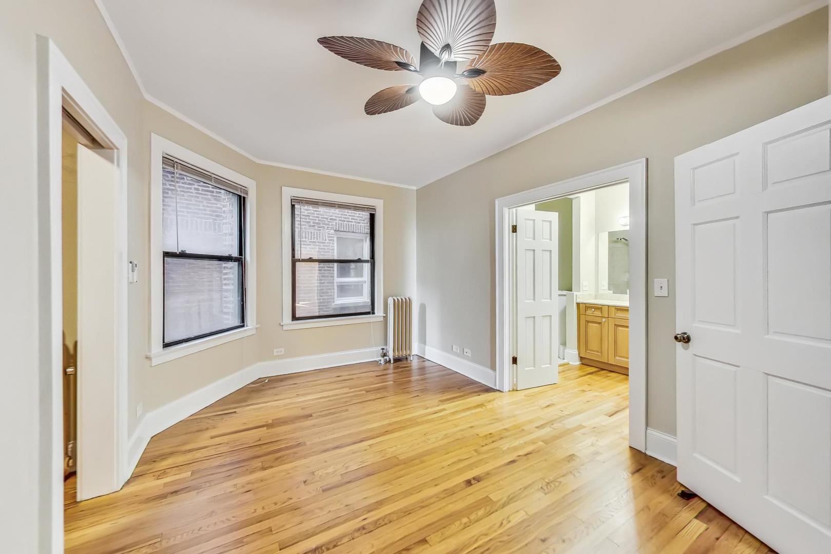 1200 W Sherwin Avenue Unit: 1J