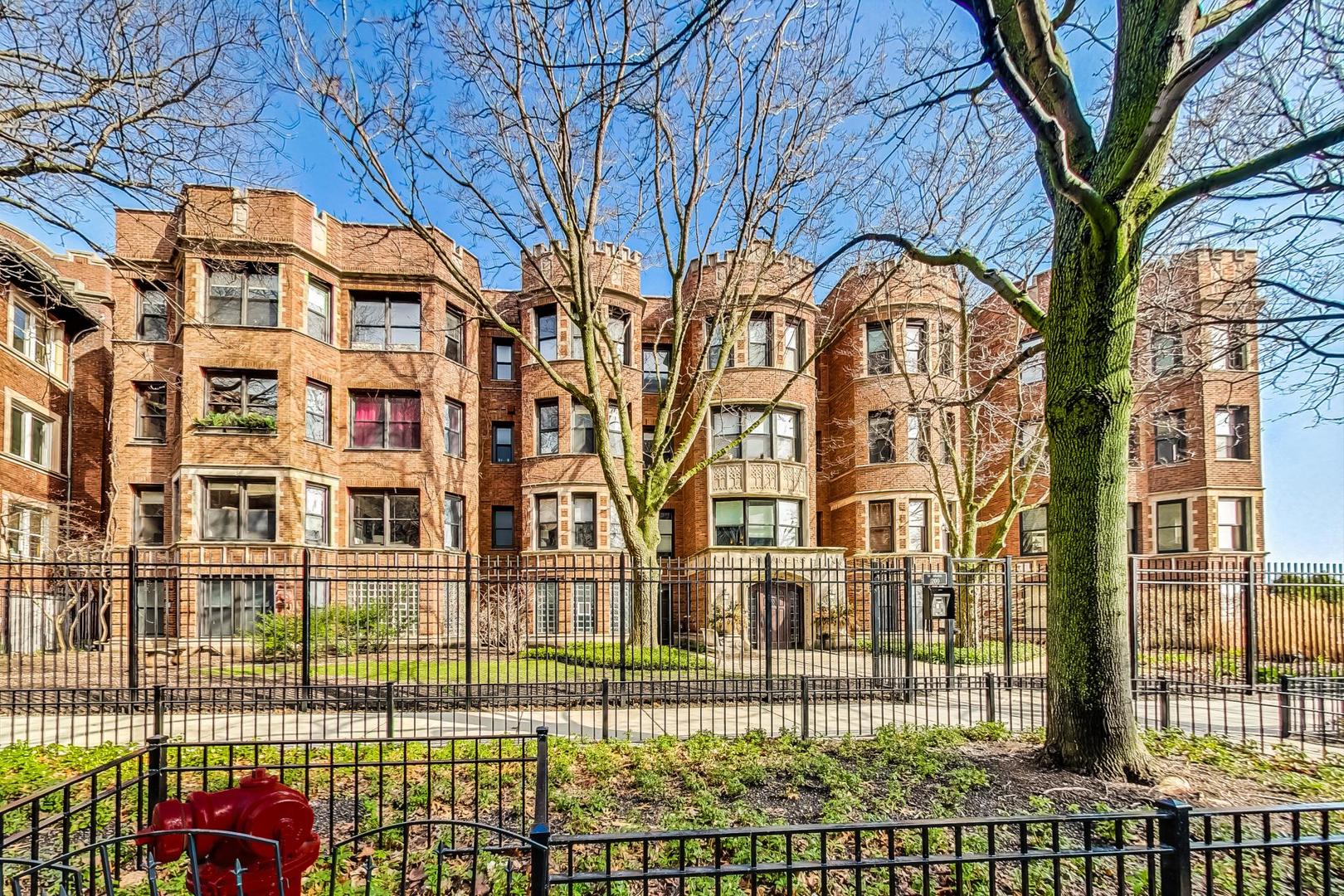 1200 W Sherwin Avenue Unit: 1J