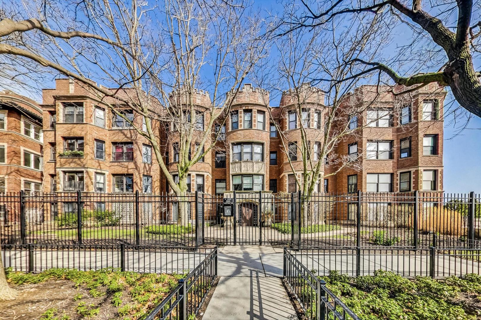1200 W Sherwin Avenue Unit: 1J