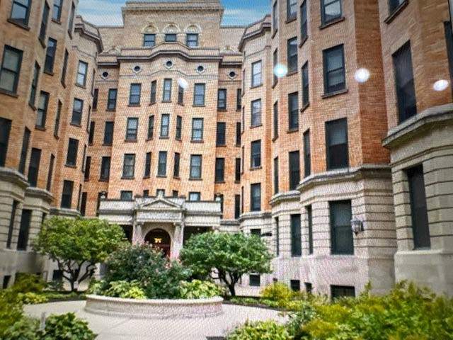 550 W SURF Street Unit: 413