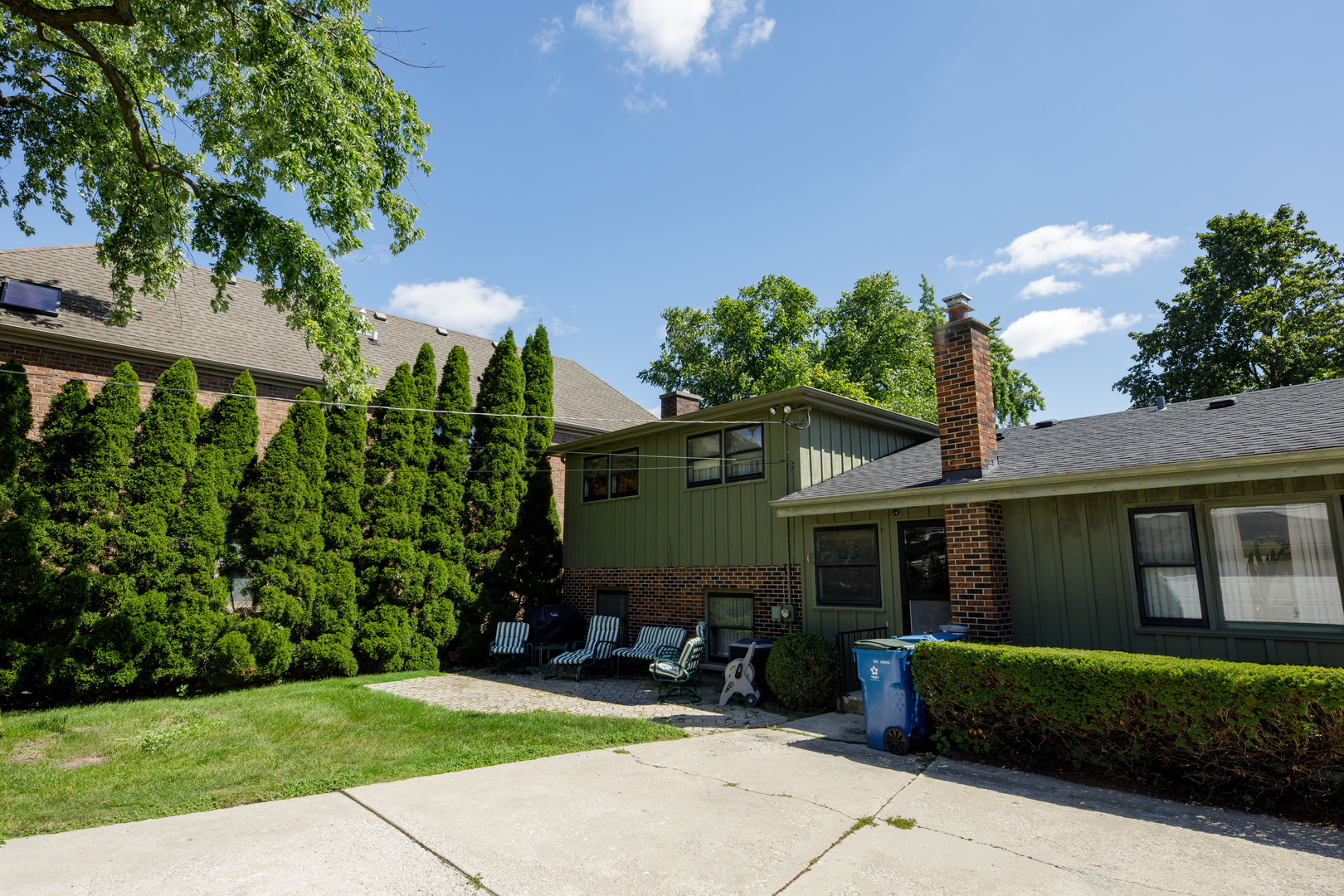 123 E Oneida Avenue E