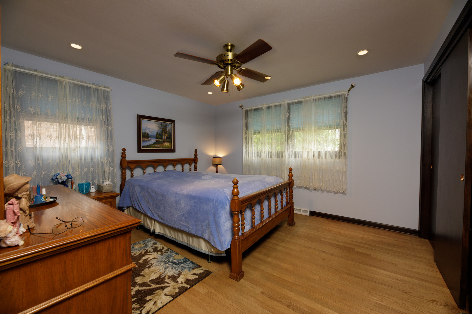 123 E Oneida Avenue E