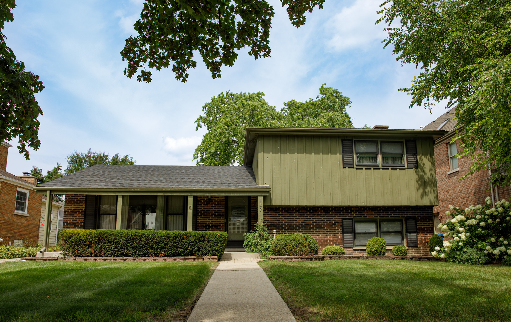 123 E Oneida Avenue E