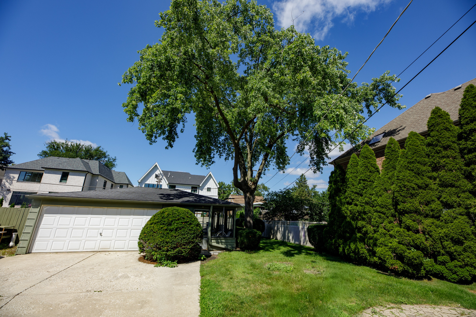 123 E Oneida Avenue E