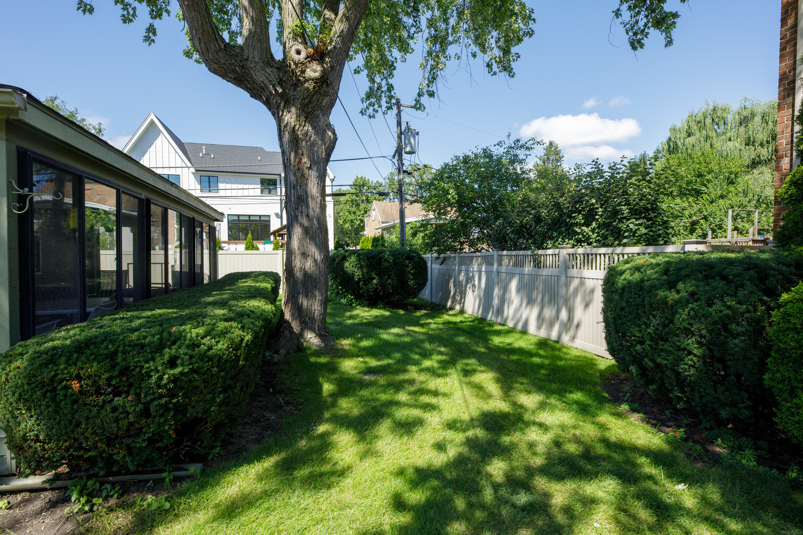 123 E Oneida Avenue E