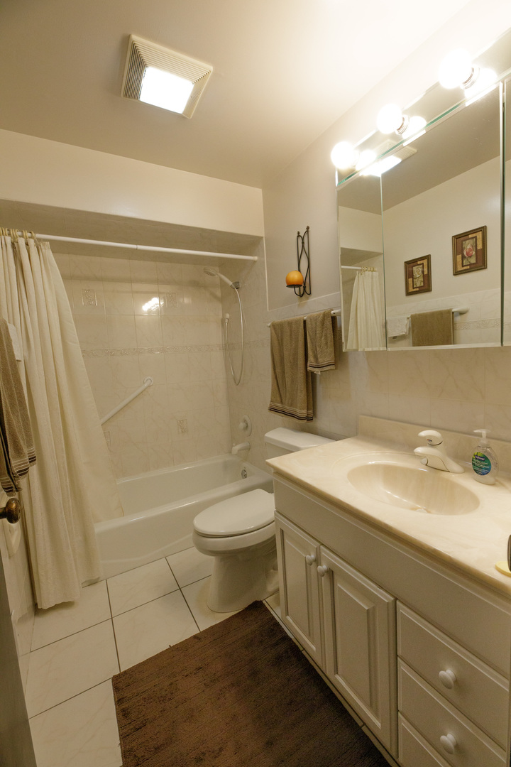 123 E Oneida Avenue E