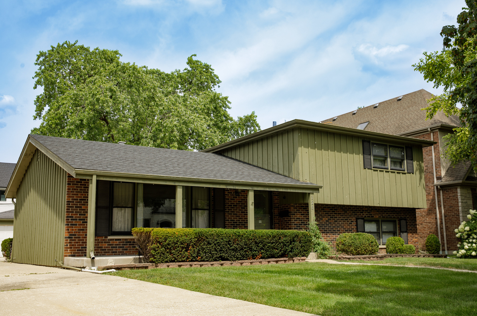 123 E Oneida Avenue E