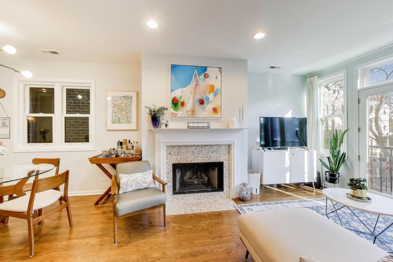 1038 N Marshfield Avenue Unit: 2