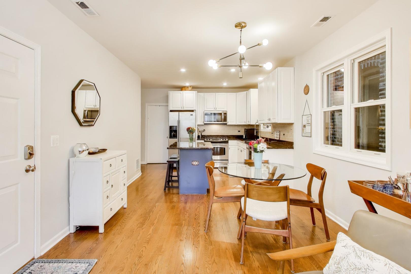 1038 N Marshfield Avenue Unit: 2