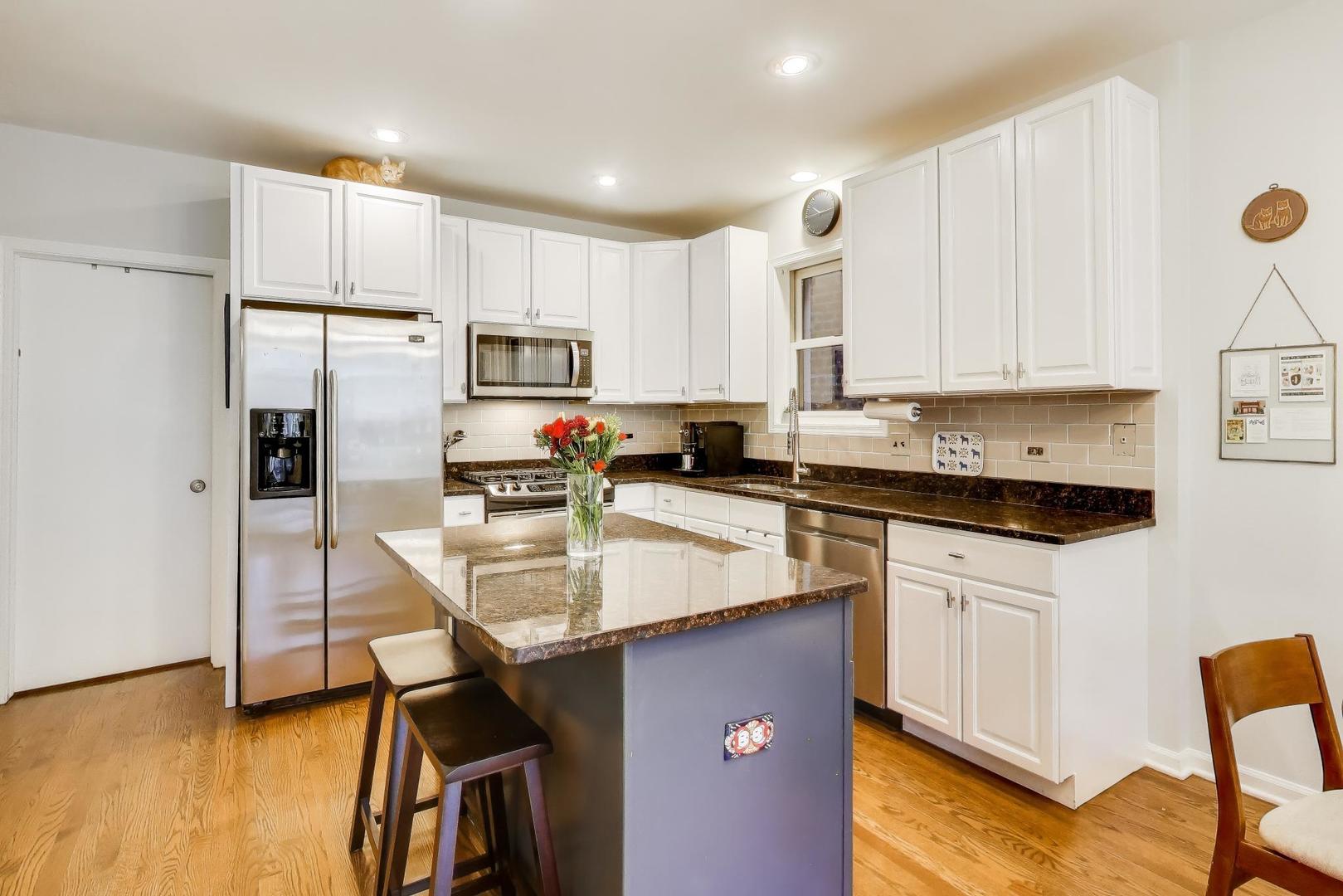 1038 N Marshfield Avenue Unit: 2