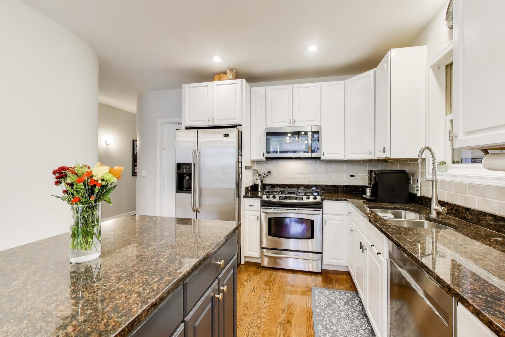 1038 N Marshfield Avenue Unit: 2