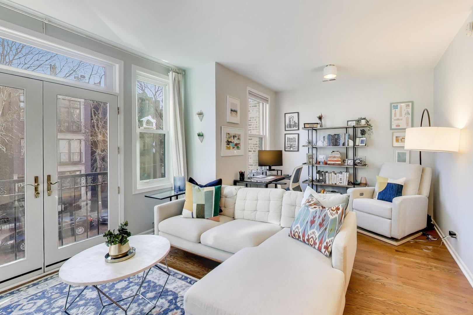 1038 N Marshfield Avenue Unit: 2