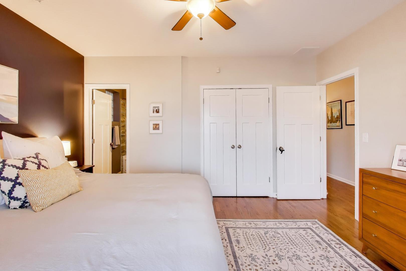 1038 N Marshfield Avenue Unit: 2