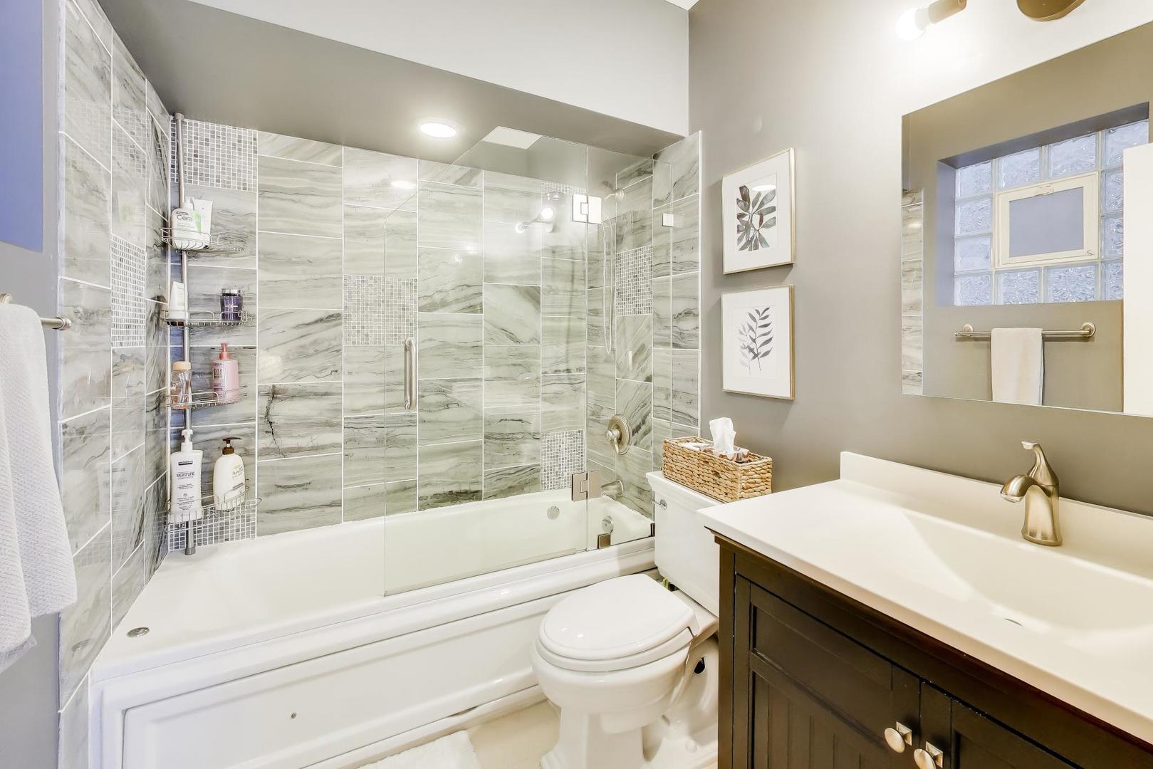 1038 N Marshfield Avenue Unit: 2