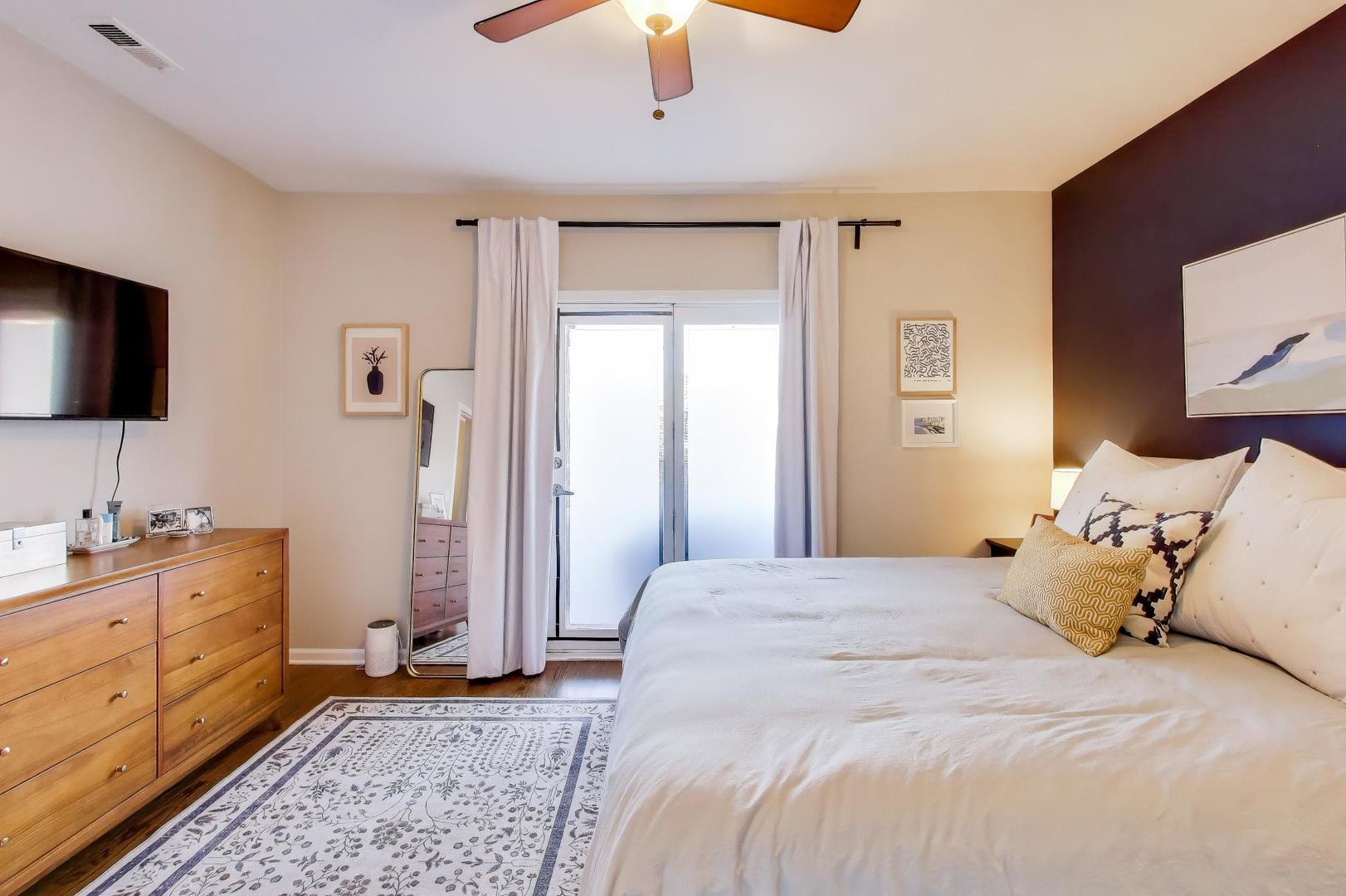 1038 N Marshfield Avenue Unit: 2