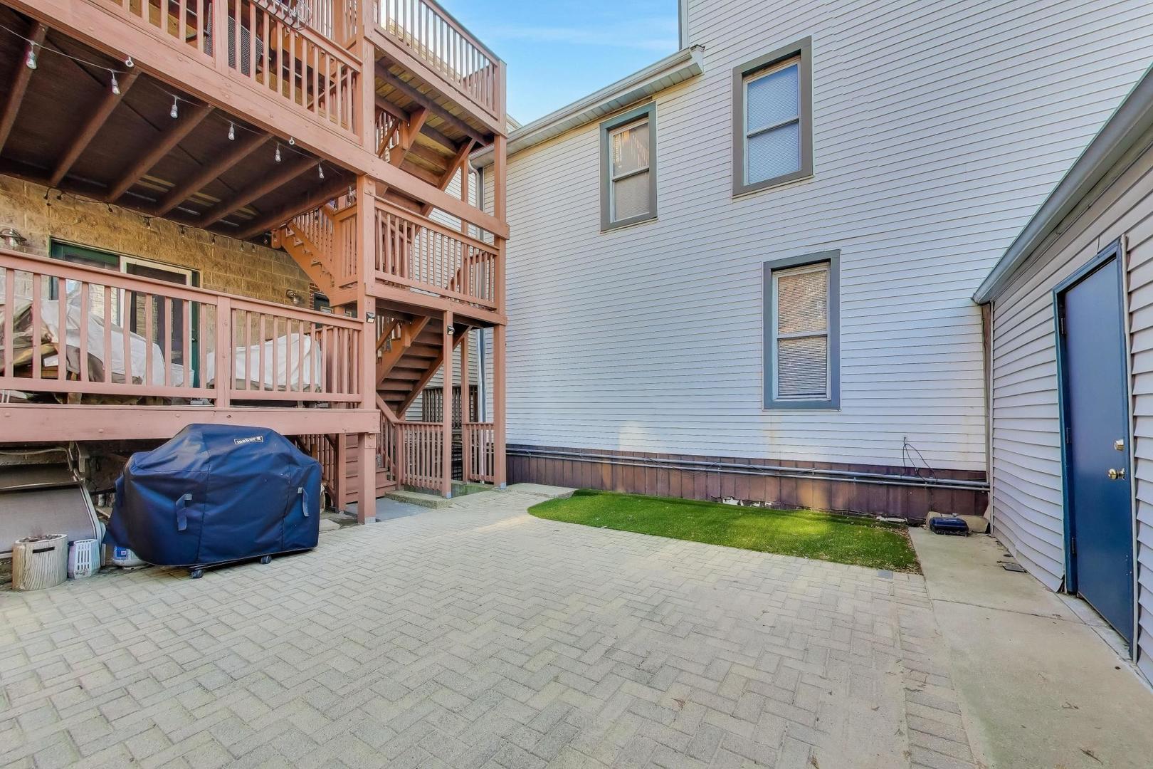 1038 N Marshfield Avenue Unit: 2