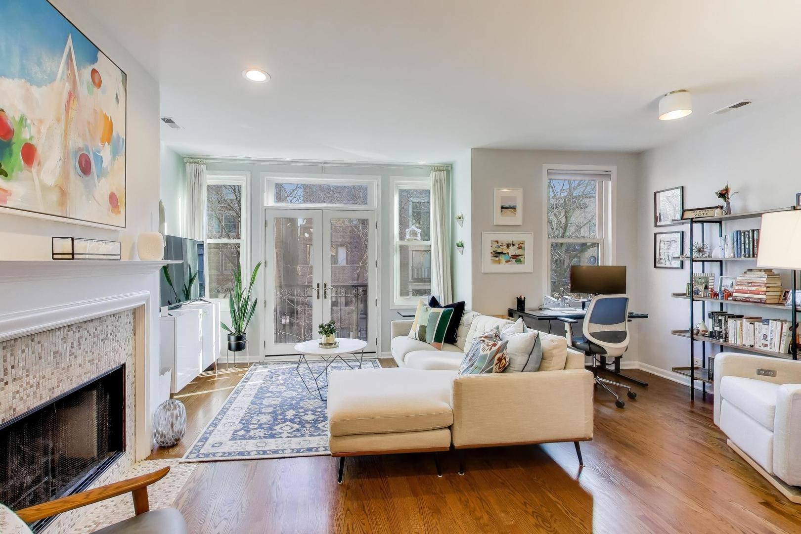 1038 N Marshfield Avenue Unit: 2