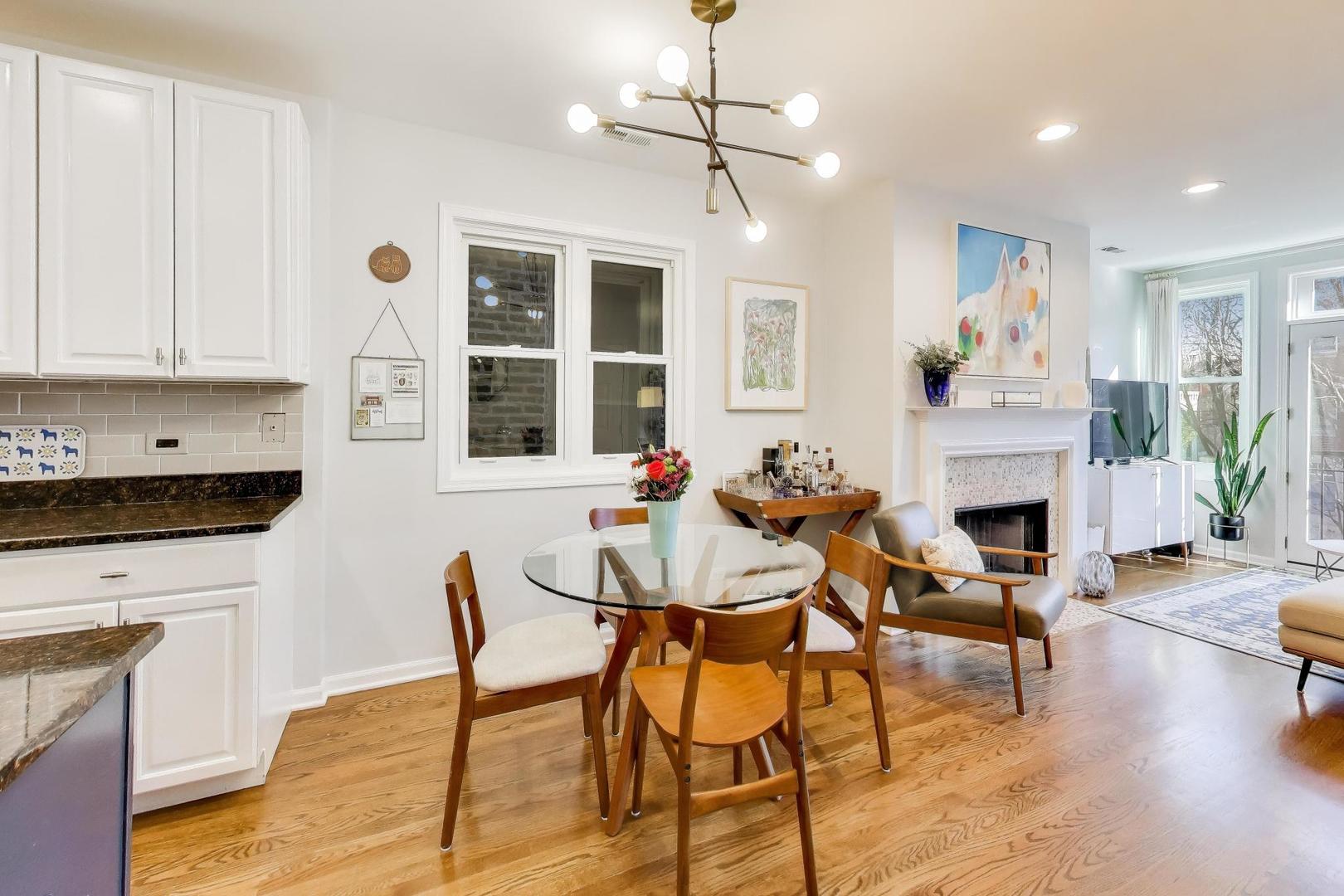 1038 N Marshfield Avenue Unit: 2