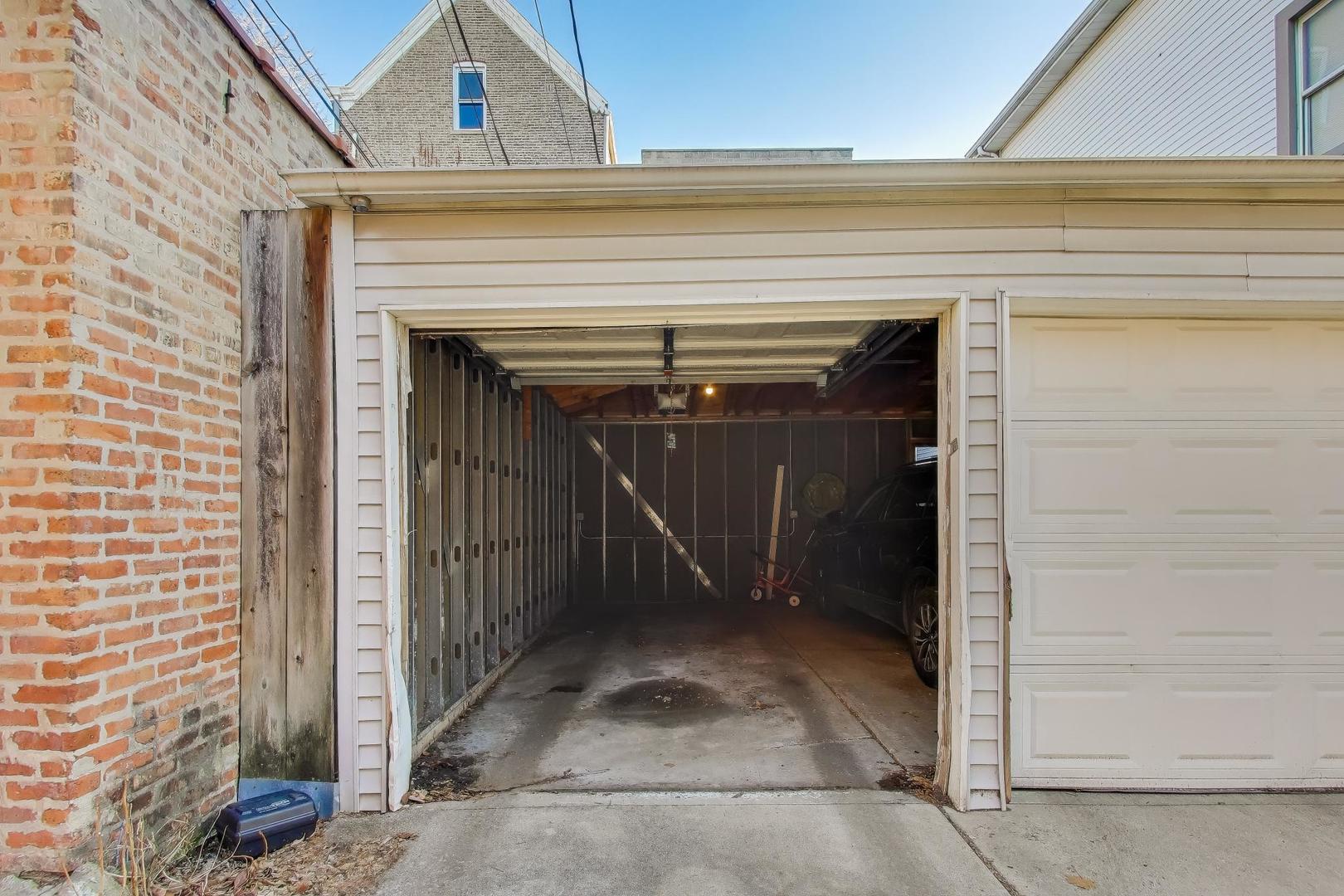 1038 N Marshfield Avenue Unit: 2