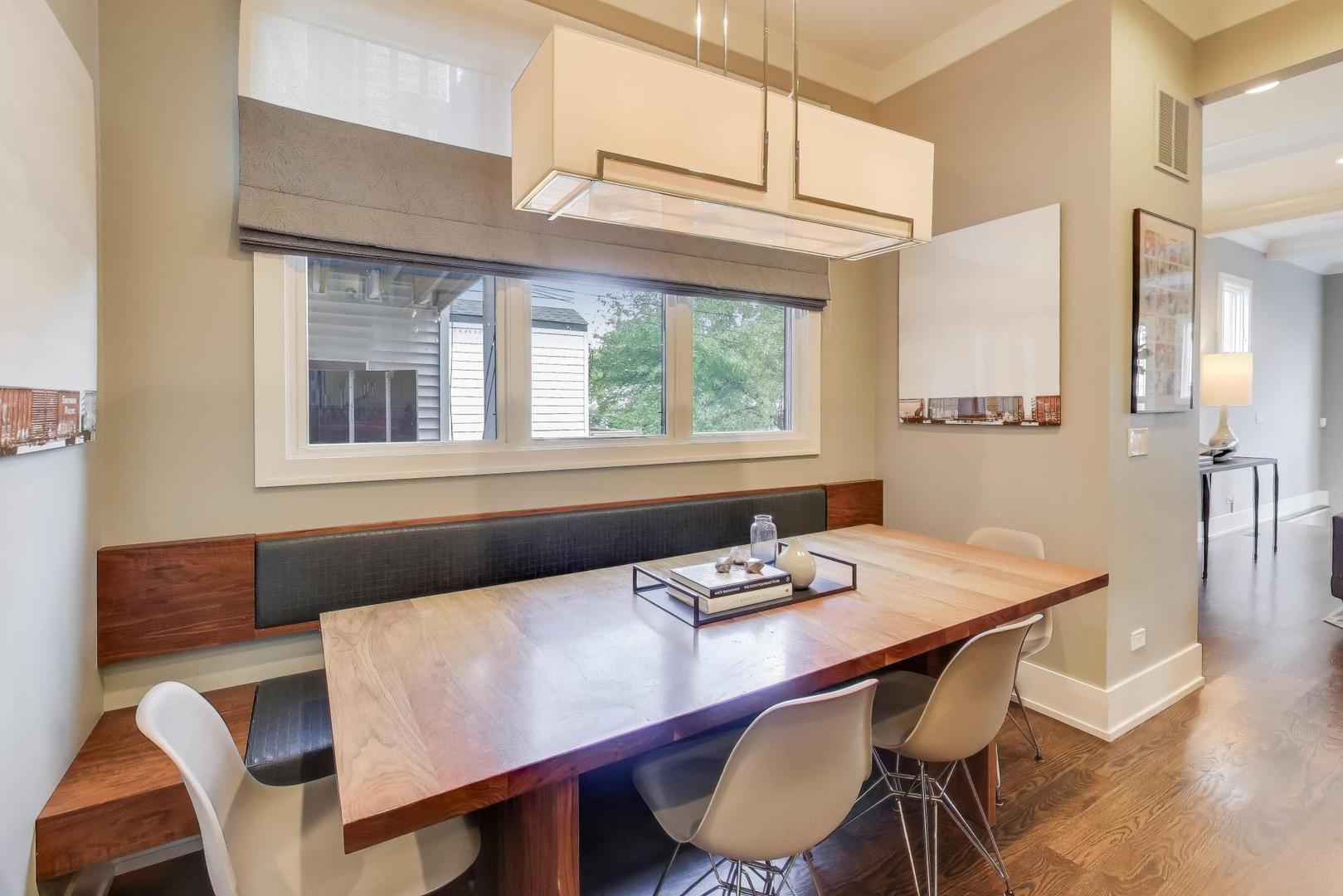 1820 W Farragut Avenue