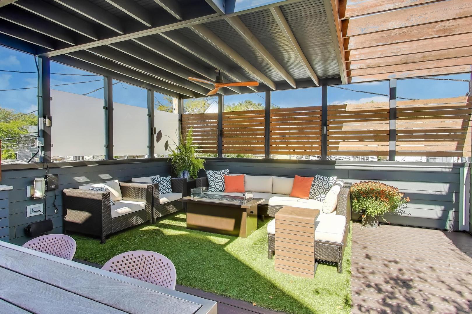 1820 W Farragut Avenue