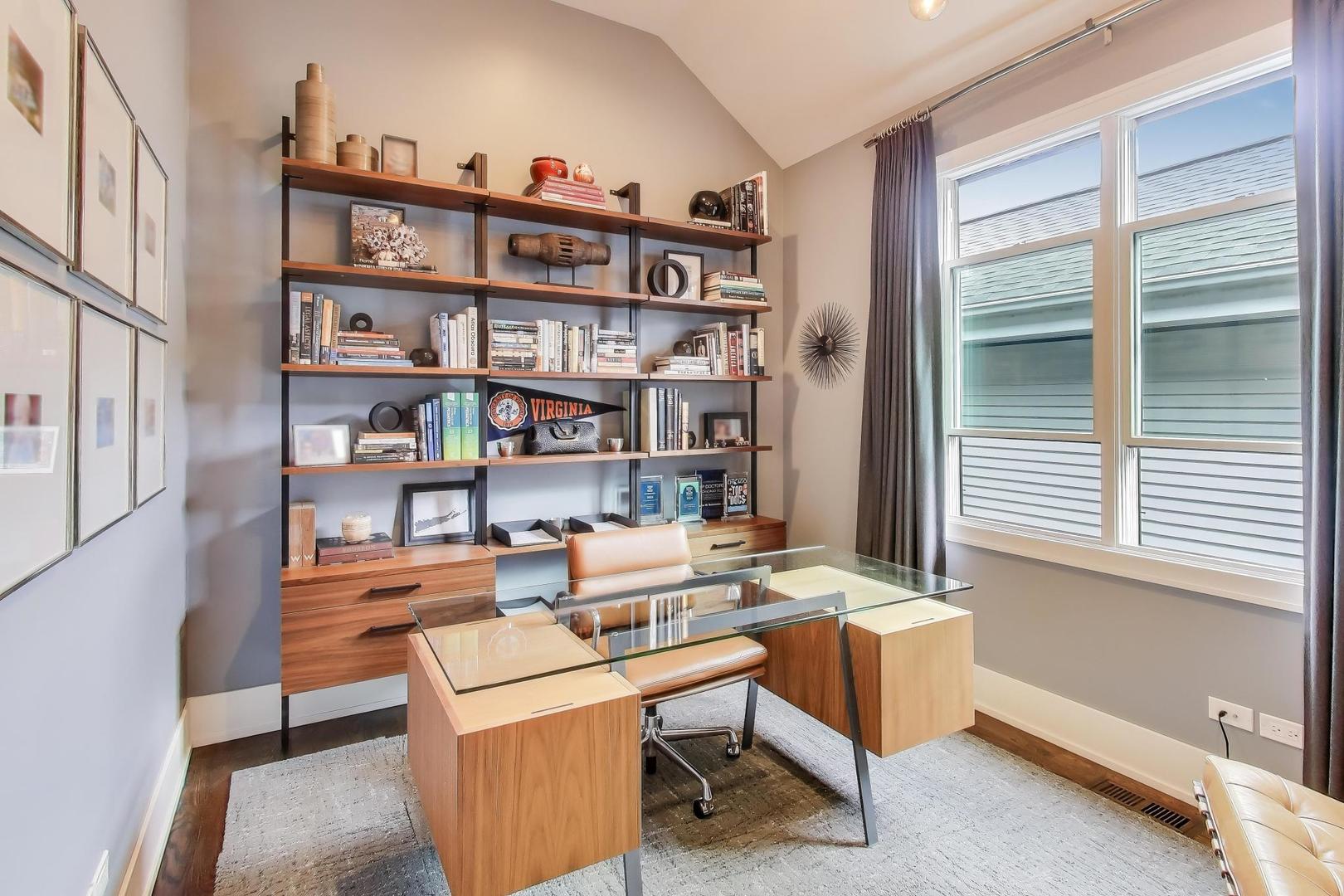 1820 W Farragut Avenue