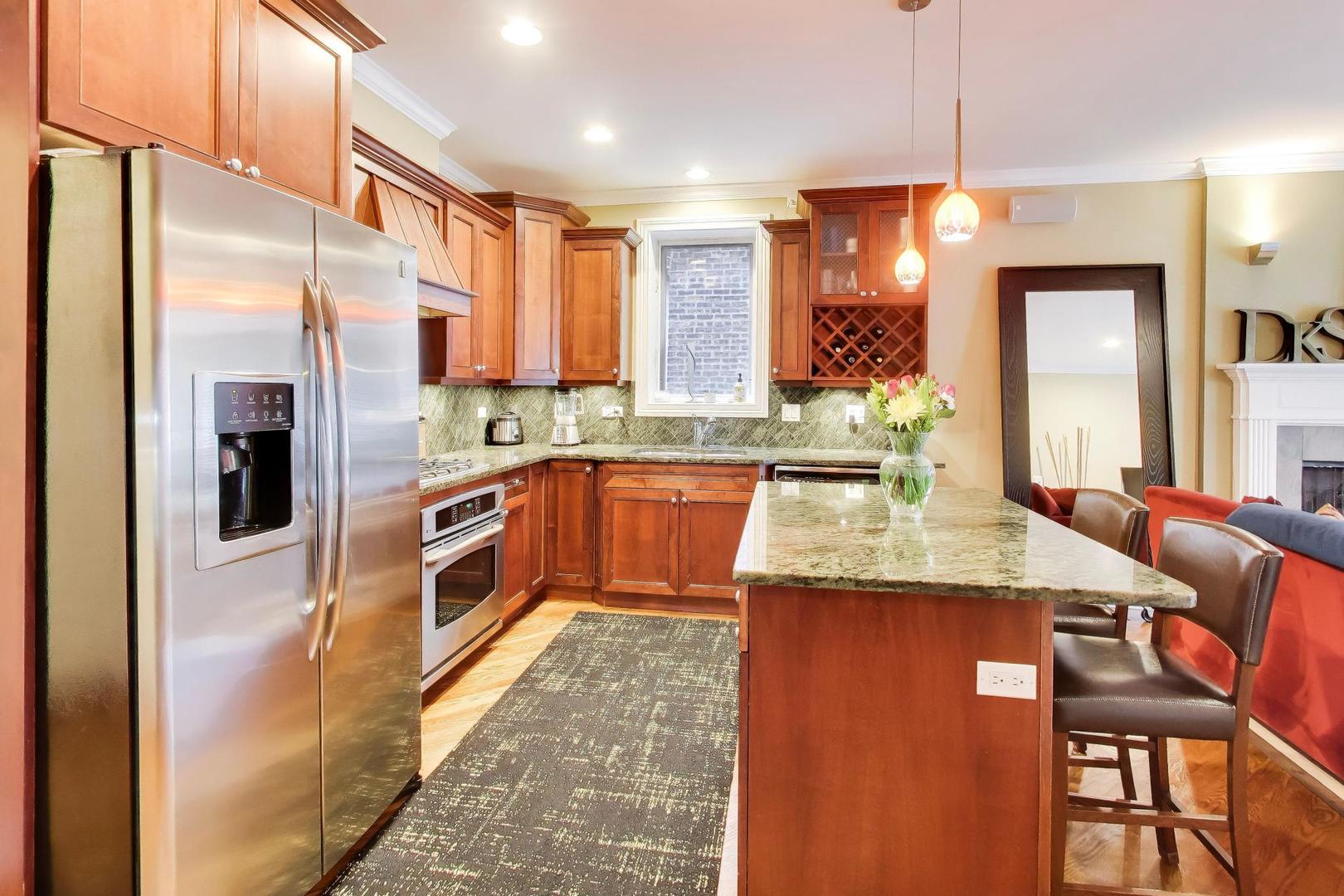 5526 N Winthrop Avenue Unit: 2N