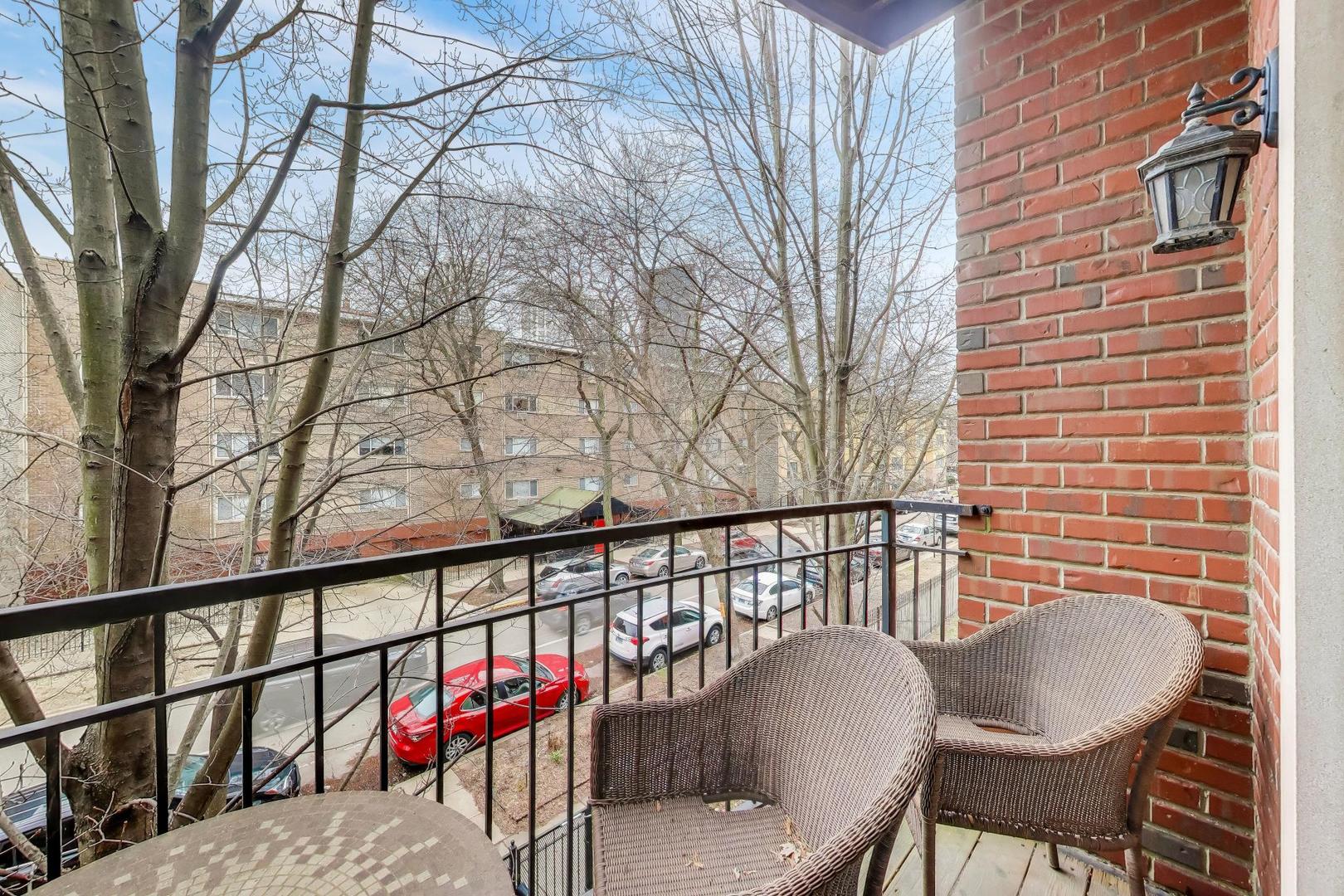 5526 N Winthrop Avenue Unit: 2N