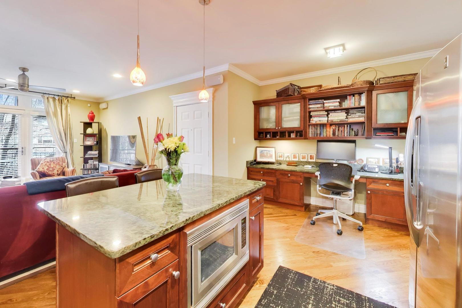 5526 N Winthrop Avenue Unit: 2N