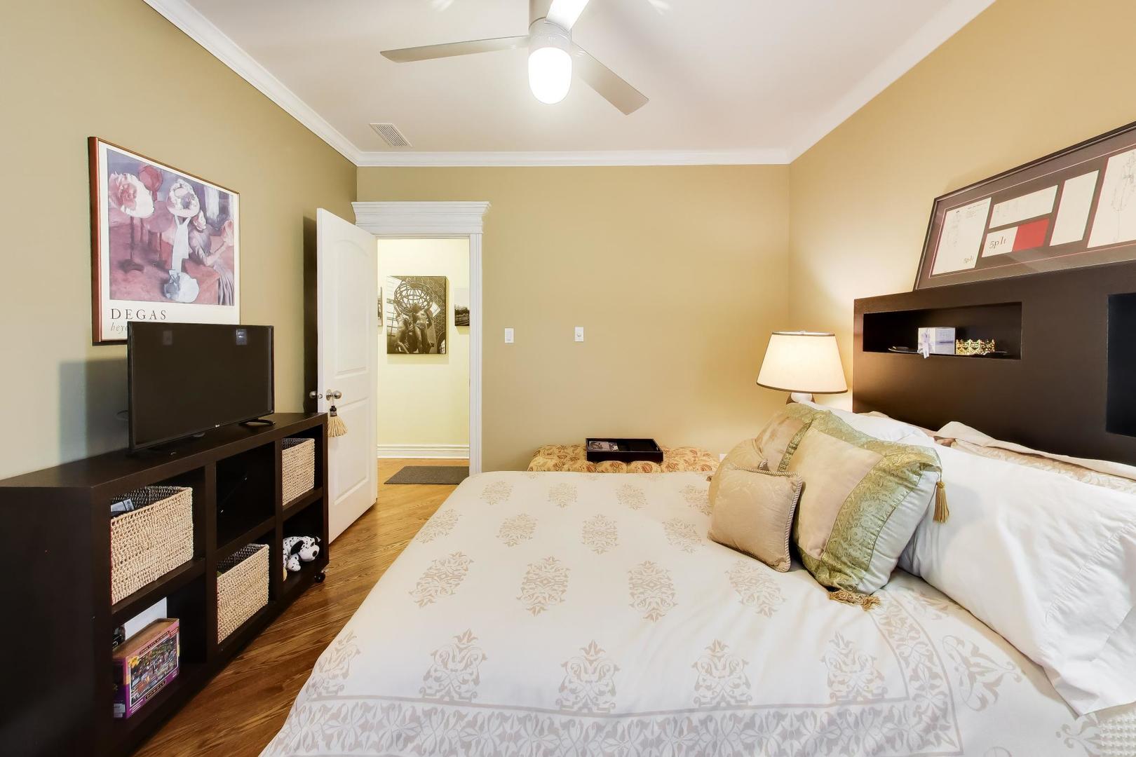 5526 N Winthrop Avenue Unit: 2N