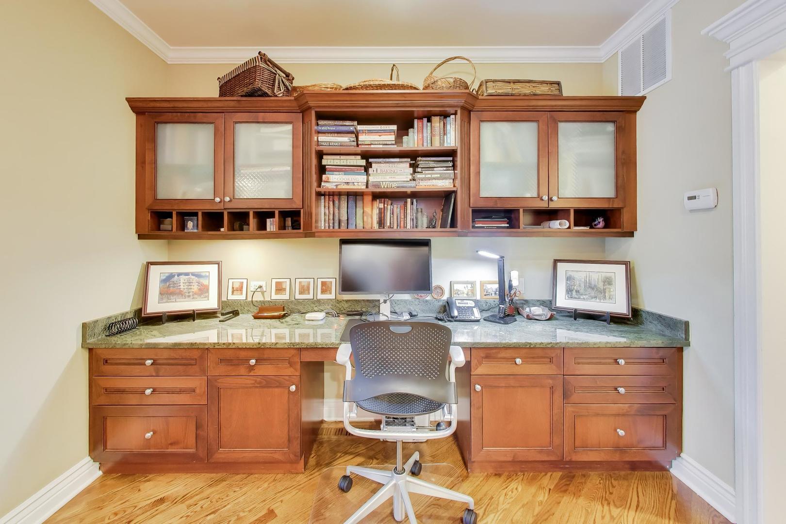 5526 N Winthrop Avenue Unit: 2N