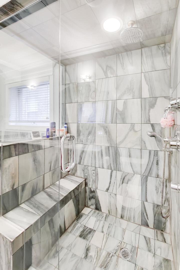 5526 N Winthrop Avenue Unit: 2N