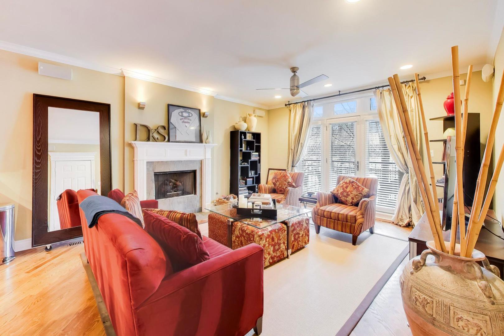 5526 N Winthrop Avenue Unit: 2N