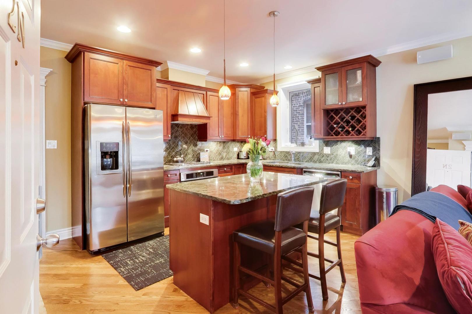 5526 N Winthrop Avenue Unit: 2N