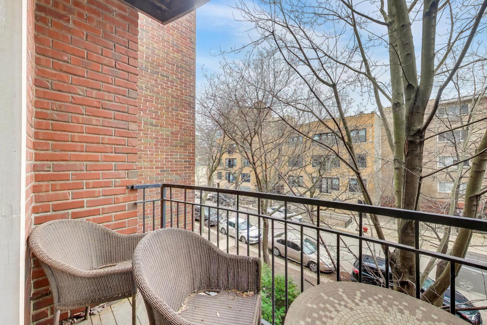 5526 N Winthrop Avenue Unit: 2N