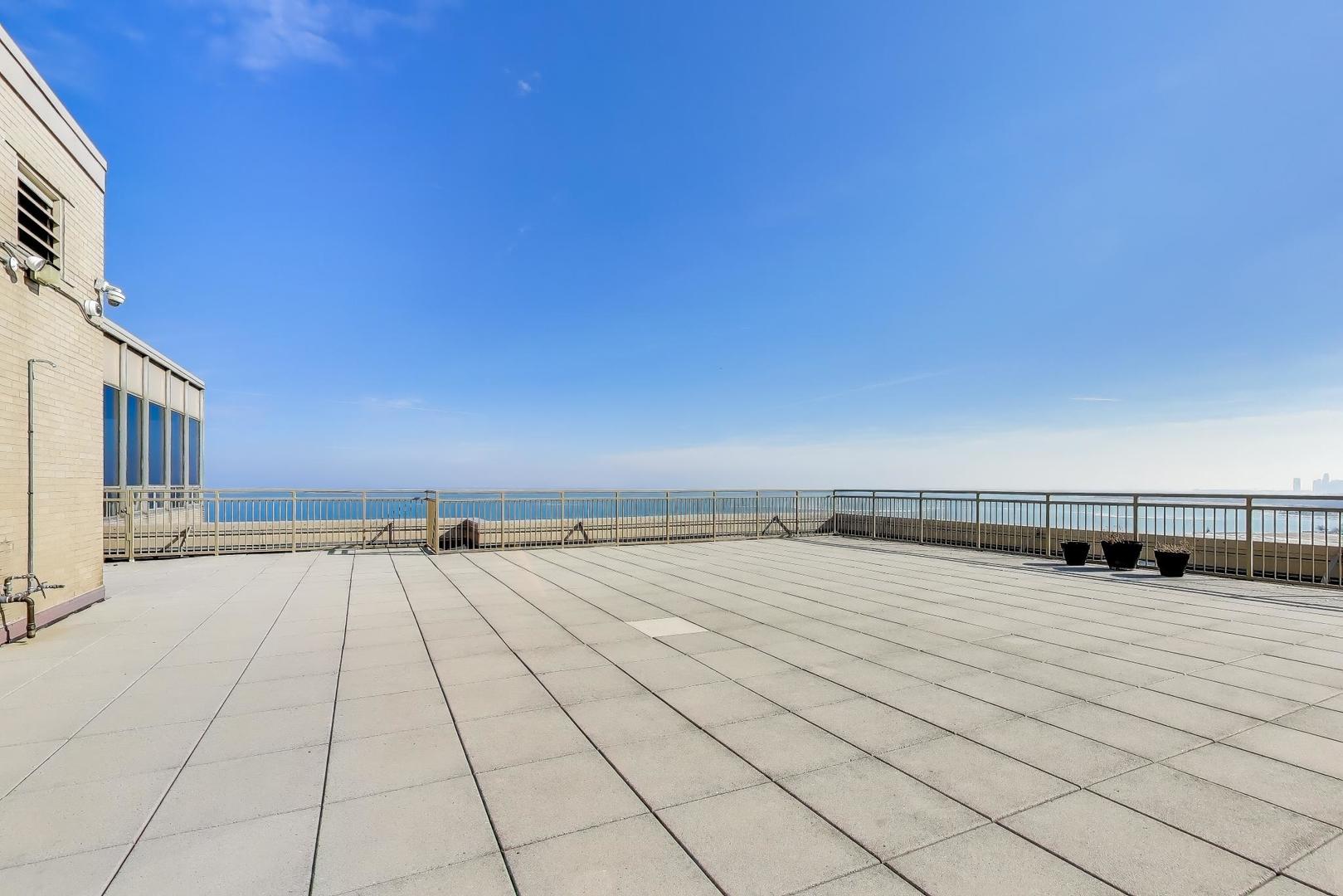 6301 N sheridan Road Unit: 8V