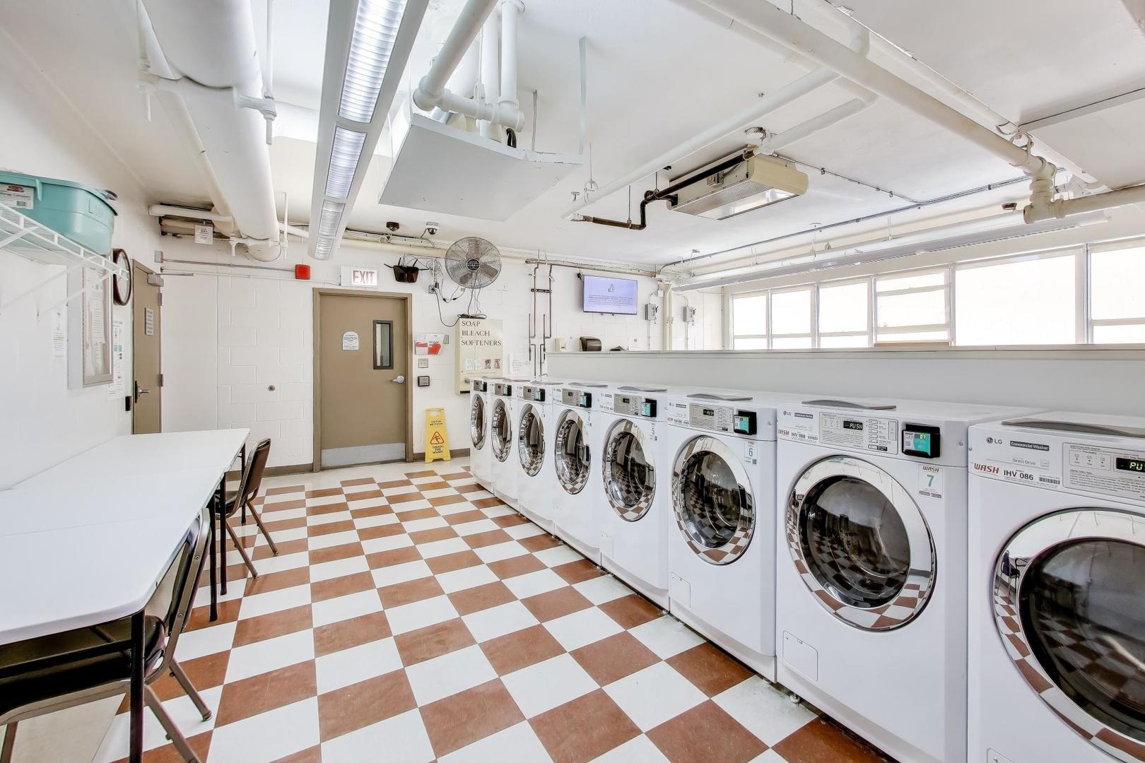 6301 N sheridan Road Unit: 8V